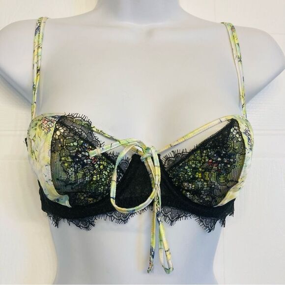 Victoria’s Secret Designer Collection Very Sexy Balconette Bra 32C Silk HTF $118 - Picture 2 of 11